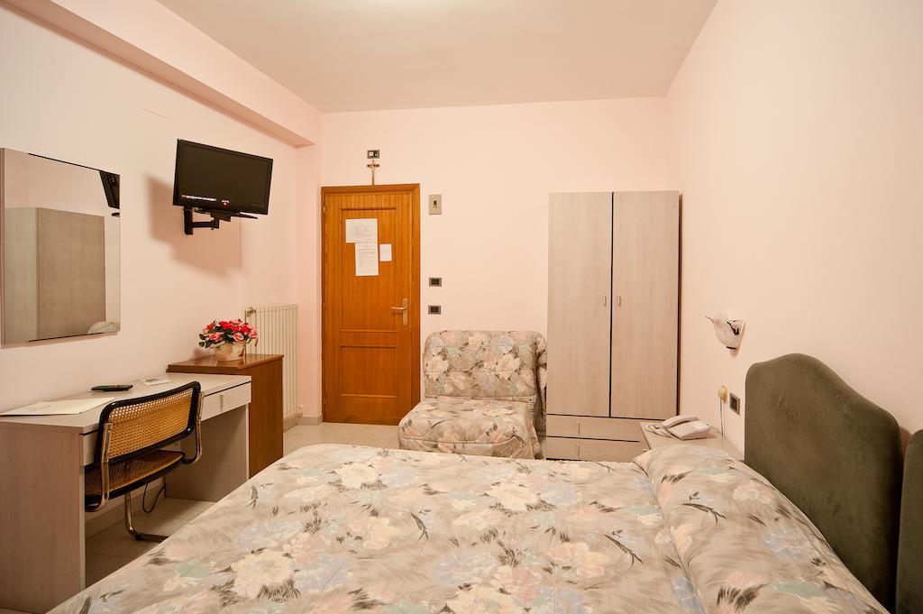 Hotel Il Quadrifoglio Cascia Chambre photo
